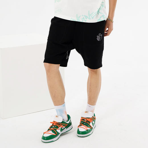 MISHKA大眼球潮牌2022春夏新品 涂鸦眼球纯色休闲运动短裤五分裤M21100829M 商品图2