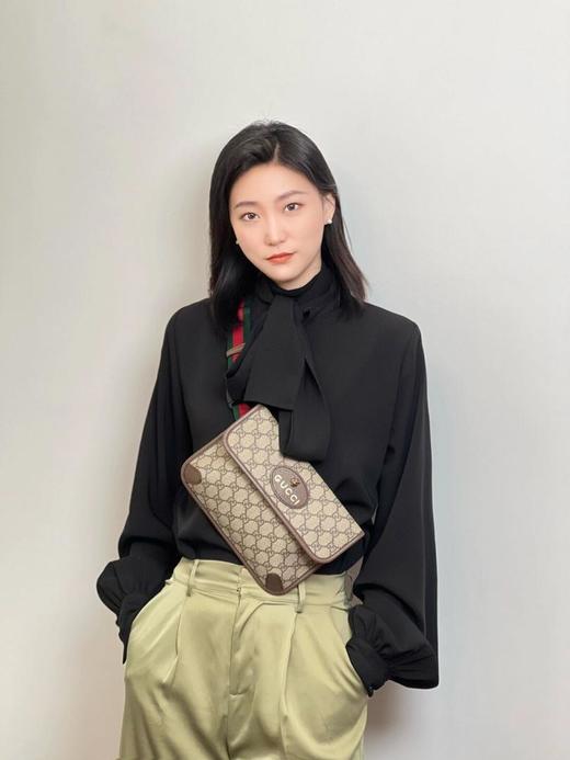 Gucci 古驰男女同款 GG Supreme帆布腰包金属虎头条纹肩带帆布拼皮腰包胸包乌木色 4939309C2VT 商品图8