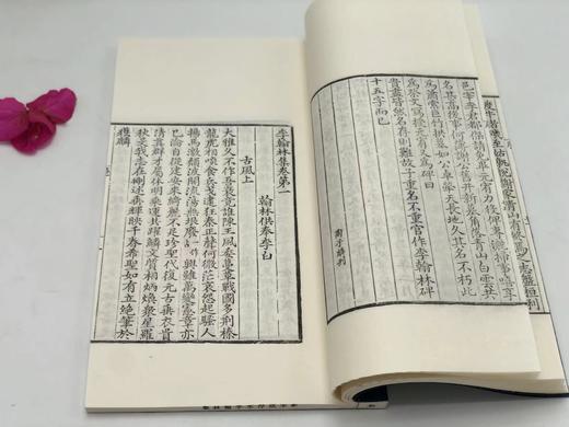 推荐！！《景宋咸淳本李翰林集》，唐 李白著，线装,一函八册，手工织锦六合函套，洒金纸面，绫子包角，尺寸为31*19cm，厚8cm，约490叶980面。售价4480元。 商品图5