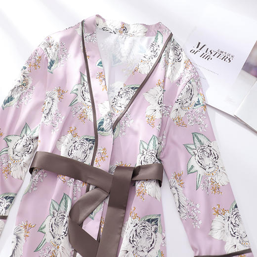 安莉芳新品薄款冰丝印花睡袍女可外穿和服式系带家居睡衣EL00361 商品图3