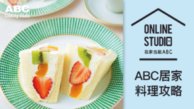 水果三明治蛋糕配莓果苏打