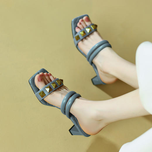 牛皮一字带铆钉，外穿粗高跟露趾凉拖DB-M5309 商品图0