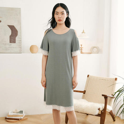 安莉芳E-BRA莫代尔圆领蕾丝边睡裙女士长款露肩家居裙KL00102 商品图0
