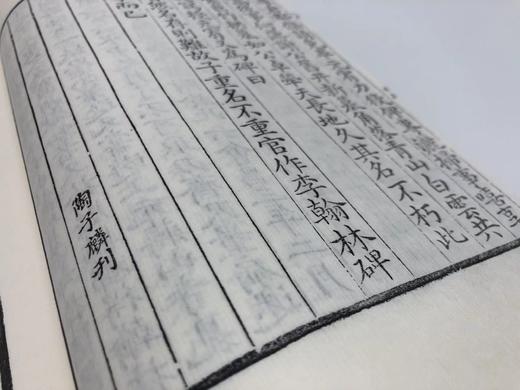 推荐！！《景宋咸淳本李翰林集》，唐 李白著，线装,一函八册，手工织锦六合函套，洒金纸面，绫子包角，尺寸为31*19cm，厚8cm，约490叶980面。售价4480元。 商品图6