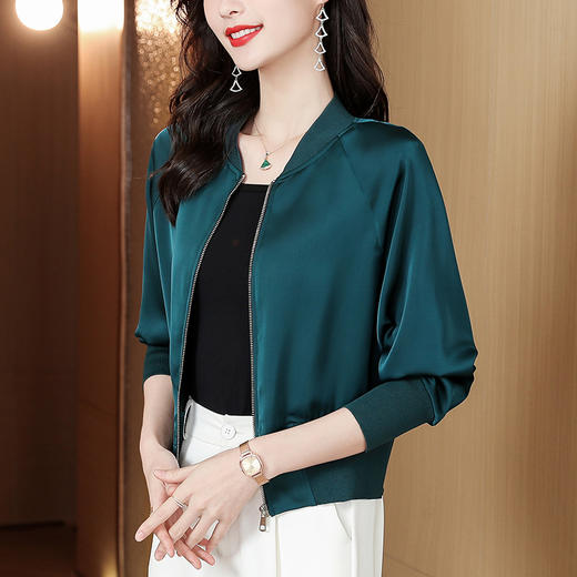 HT-YX657新款时尚气质宽松缎面短款棒球服外套 商品图0