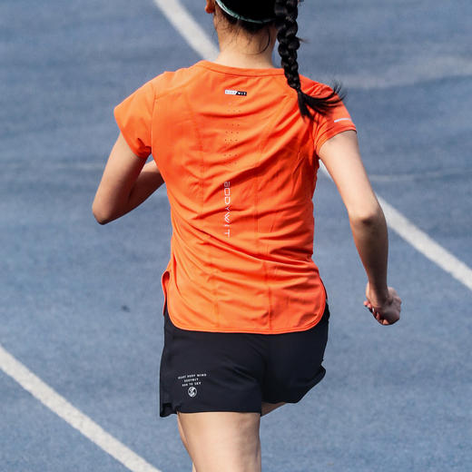身体智慧 BODYWIT 女款 绝尘 快干通风窗短袖T恤 商品图2