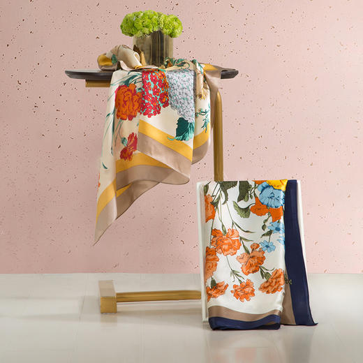 太湖雪真丝素绉缎方巾 商品图0