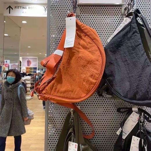 黛唯梵包包女休闲腋下包日系挎包情侣单肩斜挎包帆布饺子包 商品图1