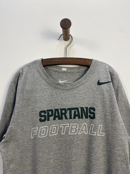  NIKE 耐克 REGULAR FIT 密歇根州立大学斯巴达人队 NCAA 美国大学体育协会 短袖T恤 _SST(S) 商品图0