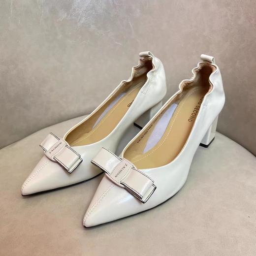 IUIU SECOND 2022春夏经典款延续升级舒适单鞋法式浅口高跟鞋U22AE18211 商品图3