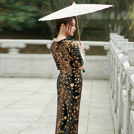 SQF-887 丝绒亮片短袖金色改良款演出旗袍 商品图4