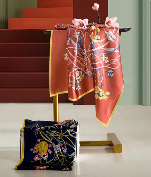 太湖雪真丝素绉缎方巾 商品图4