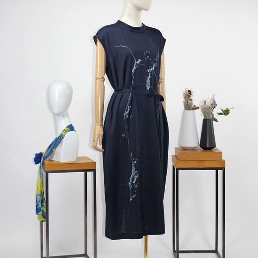 FOCALS福柯斯夏季桑蚕丝圆领无袖印花中长款连衣裙FRRBX162BV 商品图1