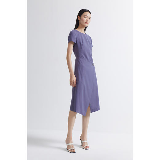 INSUN恩裳2022夏新品时尚轻盈不对称下摆凉感通勤都市风连衣裙9C32205096 商品图4