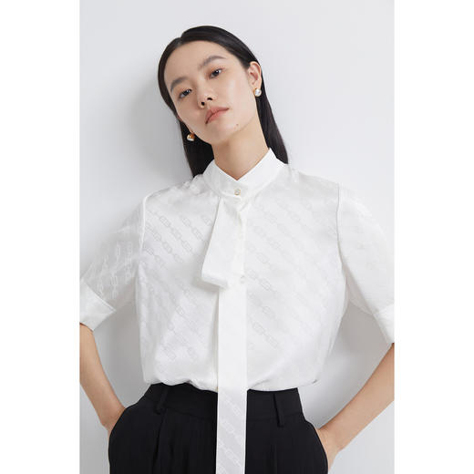 INSUN恩裳2022夏季新品时尚立领飘带设计线条感印花真丝衬衫女9C32230190 商品图2