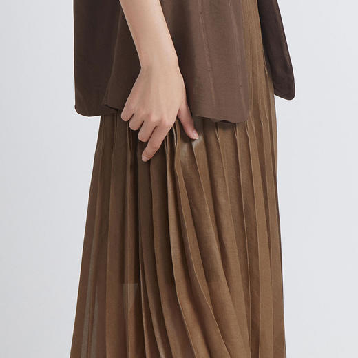 INSUN恩裳2022夏季时尚品质感轻盈舒适优雅光泽感半身裙9C32250030 商品图3