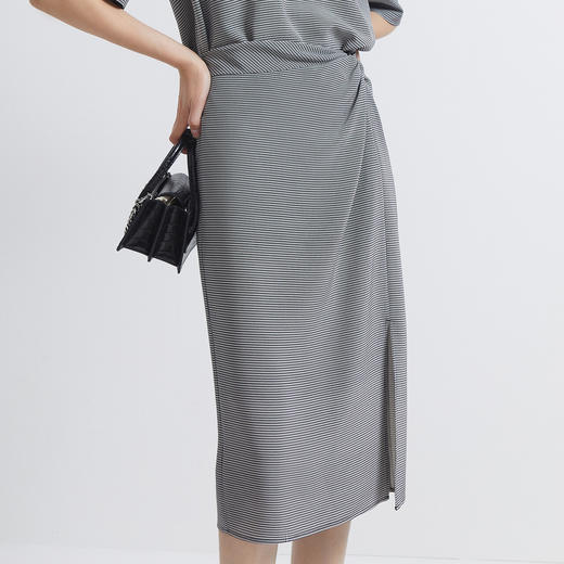 INSUN恩裳[裴蓓同款]2022夏新款时尚腰间褶皱细格纹设计潮流开叉半身裙9C32250070 商品图2