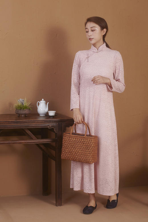 【漫物记】 蕾丝平肩长袖粉色A版改良旗袍 商品图1