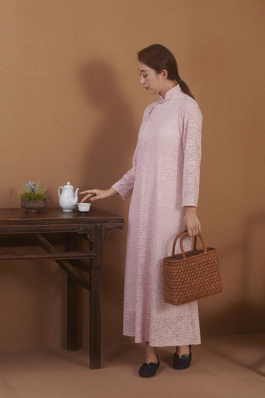 【漫物记】 蕾丝平肩长袖粉色A版改良旗袍 商品图3