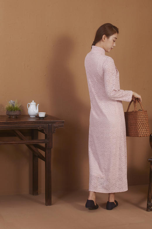 【漫物记】 蕾丝平肩长袖粉色A版改良旗袍 商品图7