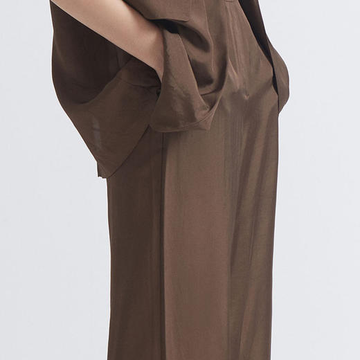 INSUN恩裳2022夏季新品时尚垂感易打理通勤经典直筒西装裤9C32220070 商品图3