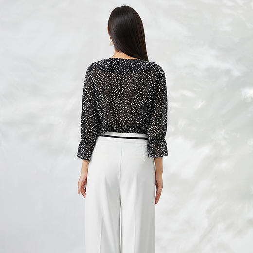 EITIE爱特爱夏季新款V领波点长袖衬衣宽松小上衣6613309 商品图4