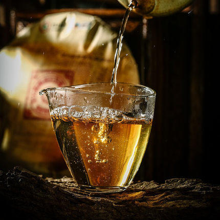 【第2件0元 顺丰包邮】中茶 2019年印级茶 经典大红印 普洱生茶 云南七子饼 357g/饼（天猫同款） 商品图2