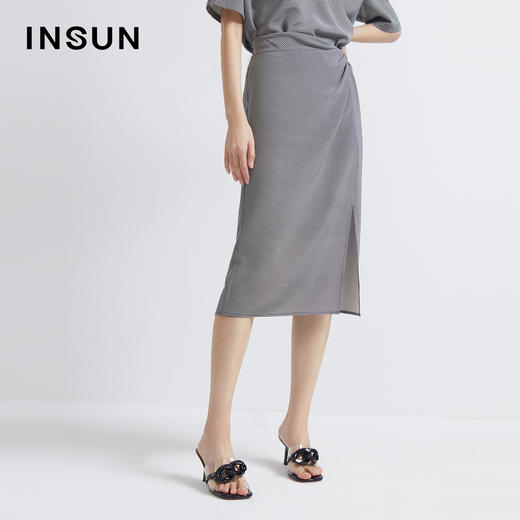 INSUN恩裳[裴蓓同款]2022夏新款时尚腰间褶皱细格纹设计潮流开叉半身裙9C32250070 商品图0