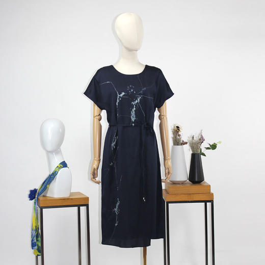 FOCALS福柯斯夏季桑蚕丝圆领短袖印花中长款连衣裙FRRBX161BV 商品图4
