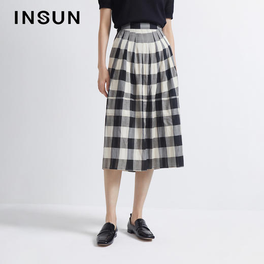 INSUN恩裳2022夏季新款时尚黑白撞色格纹层次感收褶醋酸半身裙9C32250050 商品图0