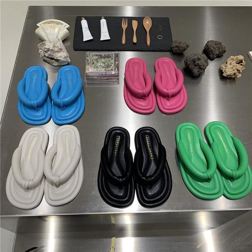 【INS同款】2023新款面包人字拖鞋女夏季平底休闲沙滩夹趾糖果色休闲凉拖鞋女 商品图2