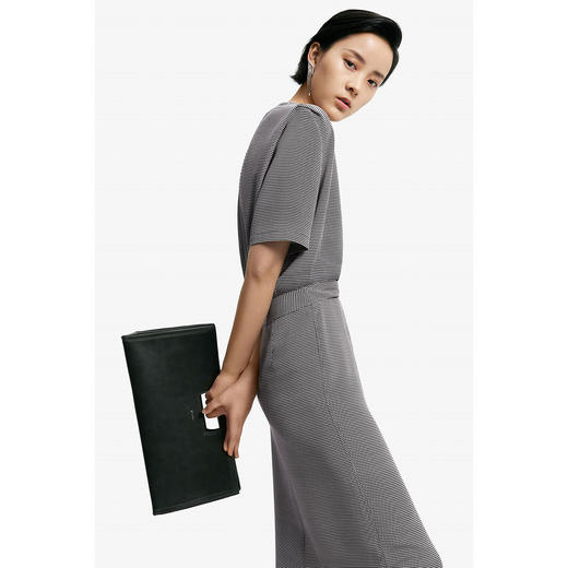 INSUN恩裳[裴蓓同款]2022夏新款时尚腰间褶皱细格纹设计潮流开叉半身裙9C32250070 商品图4