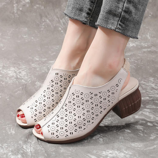 时尚百搭，平稳坡跟凉鞋 镂空鱼嘴套脚鞋软底头层软牛皮洞洞鞋GL6886 商品图5