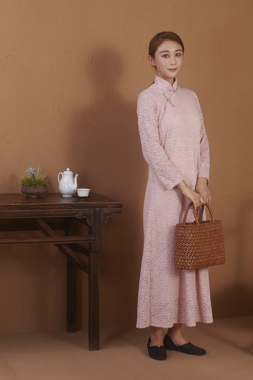 【漫物记】 蕾丝平肩长袖粉色A版改良旗袍 商品图5