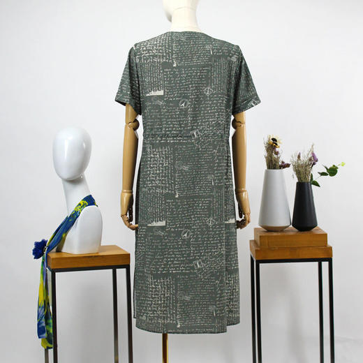 FOCALS福柯斯夏季桑蚕丝V领短袖字母印花中长款连衣裙FRRBX225GM 商品图2