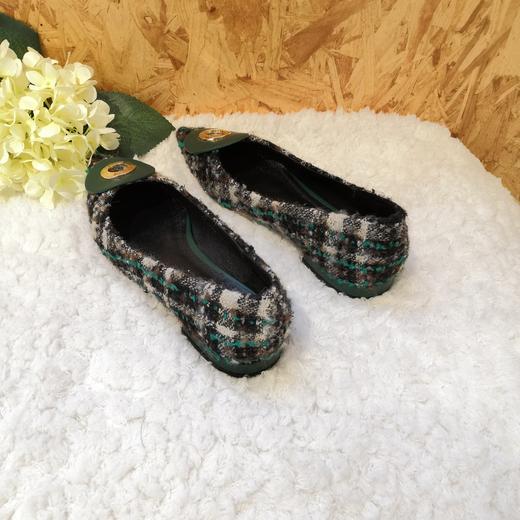 IUIU SECOND 复古时髦尖头圆扣平底鞋浅口单鞋U29CE32691 商品图5