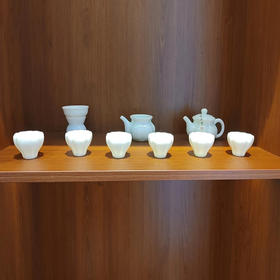 羊脂玉莲花壶茶具