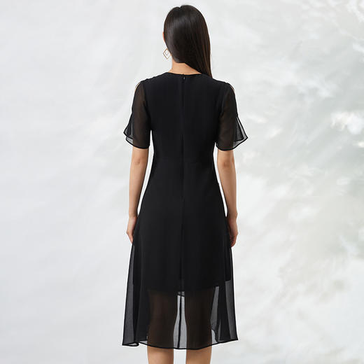 EITIE爱特爱夏季新款时尚气质通勤纯色显瘦v领收腰雪纺连衣裙B2207980 商品图8