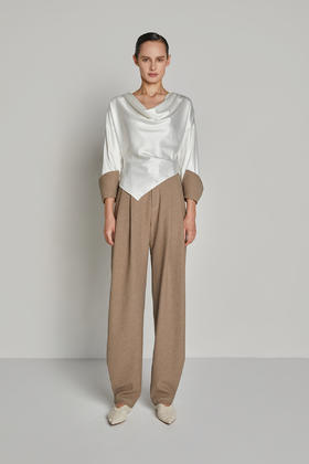 荡领斜摆落肩拼袖上衣