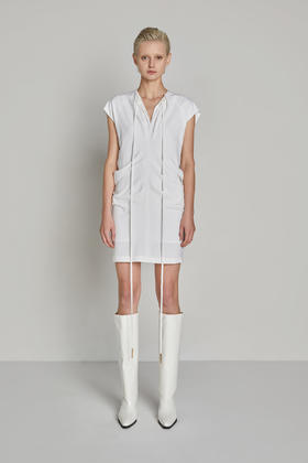 压褶V领鱼尾短款连衣裙