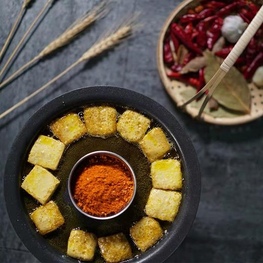 【贵州省内发货】贵州特产黔小二爆浆小豆腐 烧烤烙锅豆腐610g装（内含550g小豆腐 30ml菜籽油 30g五香辣椒面） 商品图0