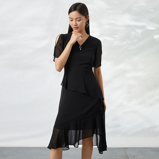 EITIE爱特爱夏季新款时尚气质通勤纯色显瘦v领收腰雪纺连衣裙B2207980 商品图7