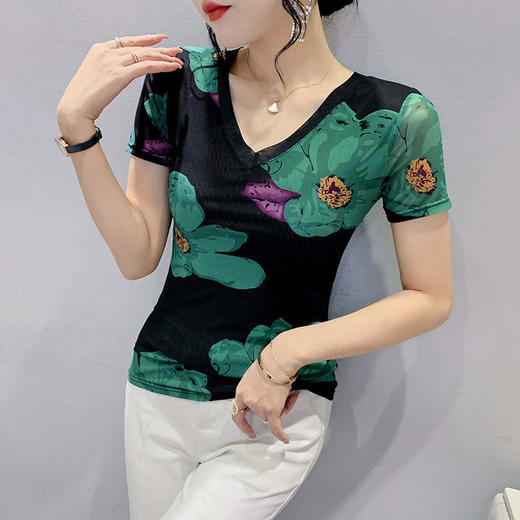 KQL A55F9881时尚纱网印花定位花V领修身显瘦洋气T恤上衣 商品图0