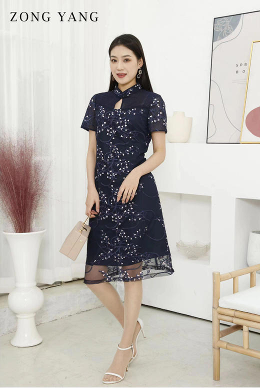 宗洋2022夏季新品修身款印花连衣裙BXL2ST8074-45 商品图4