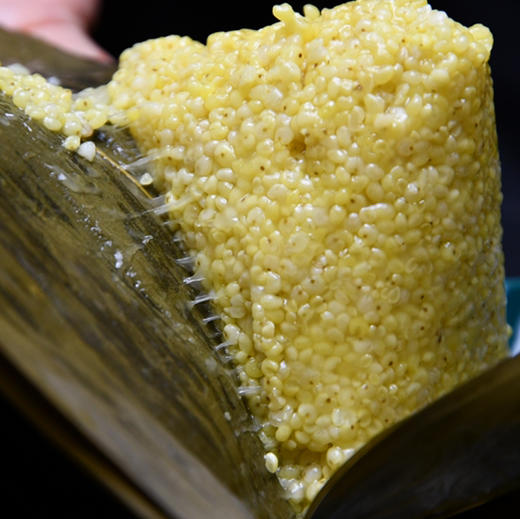 【下单后48小时左右发货】山东 大黄米粽子100g*8个 软糯香甜 里面还有红枣哦！ 商品图1