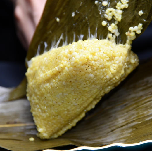 【下单后48小时左右发货】山东 大黄米粽子100g*8个 软糯香甜 里面还有红枣哦！ 商品图3