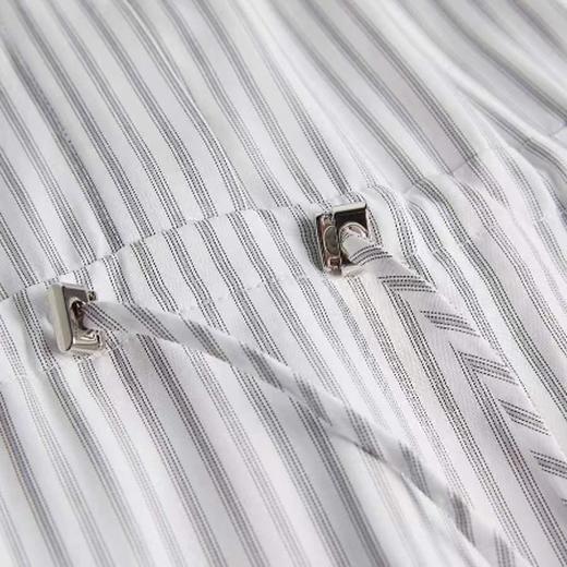 2楼米茜尔服饰浅灰条纹连衣裙 商品图2