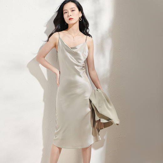 剩S/M/L 芳外锁骨链性感吊带2024春季新款亮面醋酸锁链条吊带连衣裙 商品图3