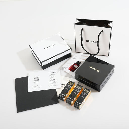 价值1150 520礼物 LES SYMBOLES DE C**L小香收藏家唇膏钢琴烤漆限量礼盒套装 狮子唇膏*257号，彗星唇膏*138号，山茶花唇膏*627号 送1号红水2.5ml小样一支 商品图6