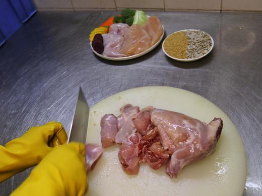 狗主食鲜粮 兔肉鸡肉200克一包装/制熟发货常温保存开袋即食 商品图1